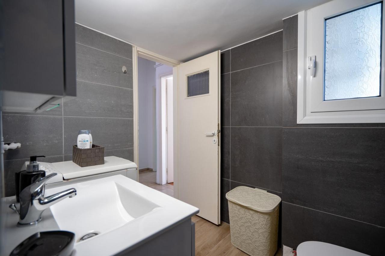 Dimotiko Theatro Metro St. 1 Bedroom 4 Pers. Flat Pireu Exterior foto